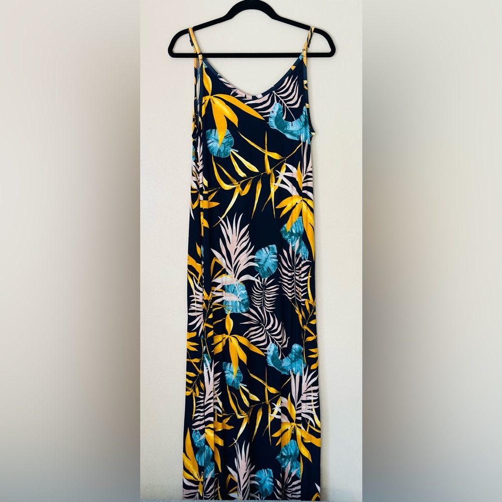 Grecerelle Maxi Dress size M
